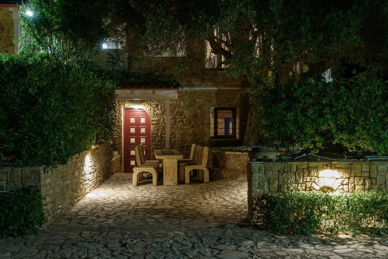 Maria Elena Villas I Lagómandra