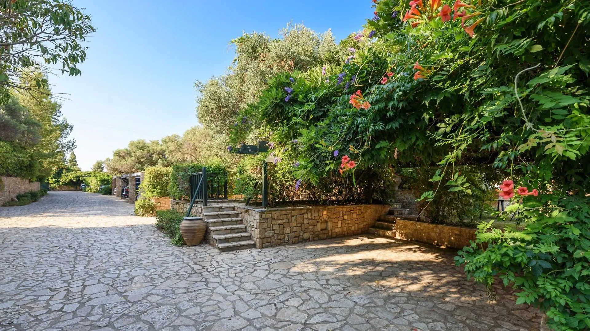 Maria Elena Villas I Lagómandra