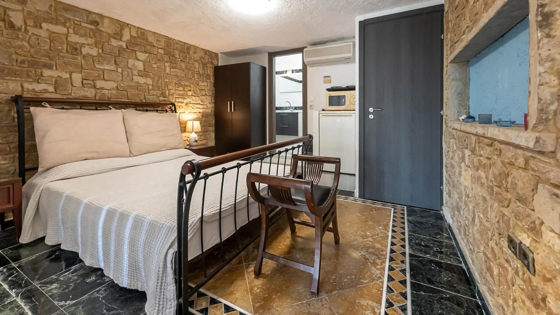Maria Elena Villas I Lagómandra
